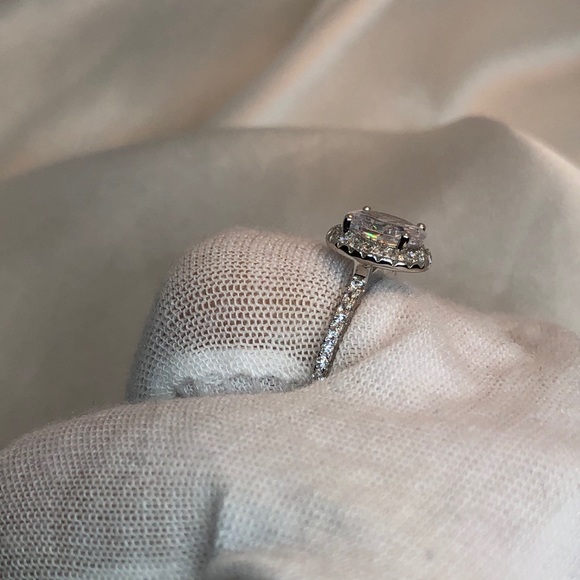 JUST ARRIVED🔥| 925SS Oval Halo CZ Engagement Ring - Picture 4 of 7